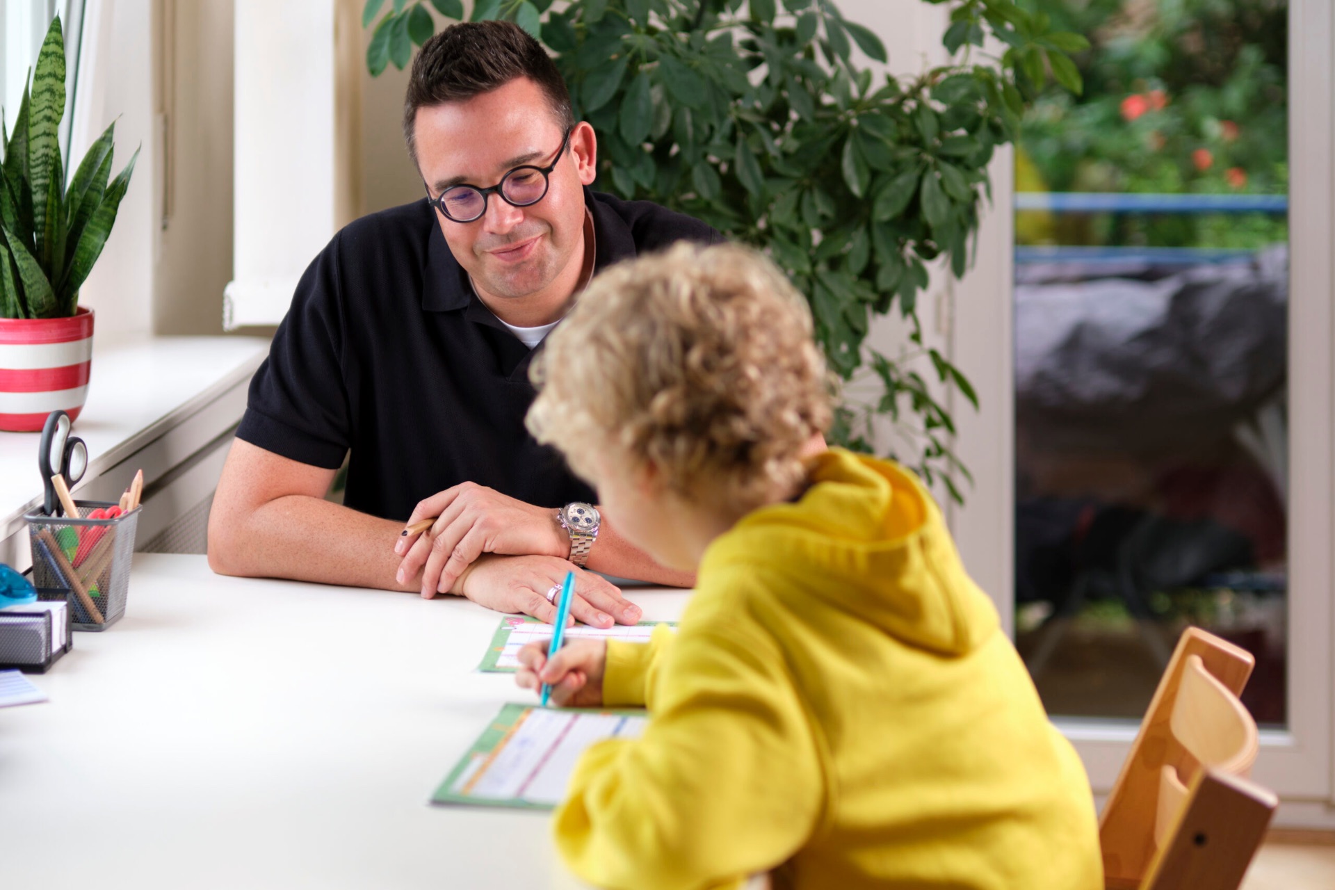 Logopädische Therapie mit einem Kind in der Praxis Sprechblase